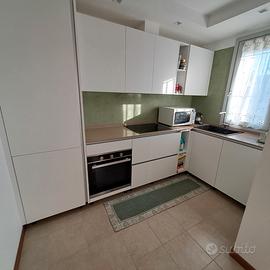 Cucina conn elettrodomestici