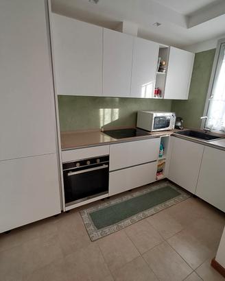 Cucina conn elettrodomestici