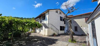 Casa indipendente di 200 m² con più di 5 locali e 