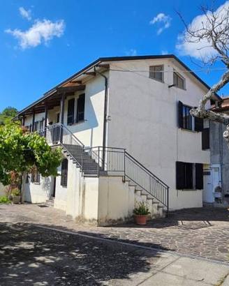 Casa indipendente di 200 m² con più di 5 locali e 
