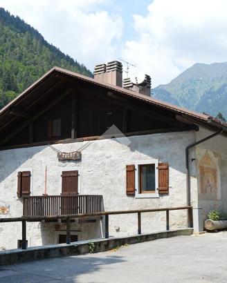 CASA SEMINDIPENDENTE A PINZOLO