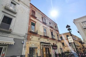 5 LOCALI A TORRE DEL GRECO