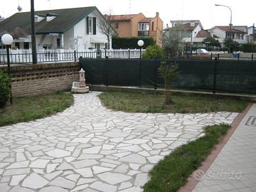 XXV Aprile CON GIARDINO IND. a Lido Scacchi -240-