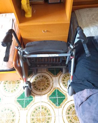 Tutore quattro ruote anziani