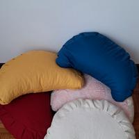 Cuscino a mezzaluna per yoga e meditazione 