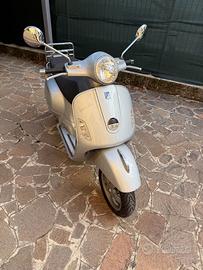 vespa GTS 250 i.e.