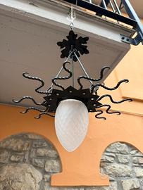Lampadario in ferro battuto