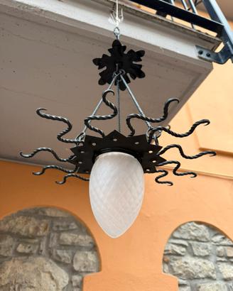 Lampadario in ferro battuto