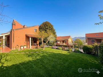 VILLA SINGOLA A GASSINO TORINESE