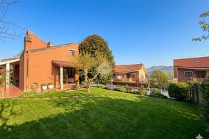 VILLA SINGOLA A GASSINO TORINESE