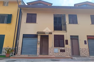 CASA INDIPENDENTE A SERINO