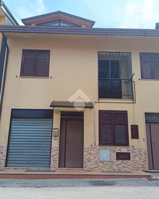 CASA INDIPENDENTE A SERINO