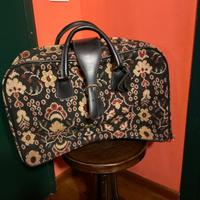 Valigia vintage modello Mary Poppins