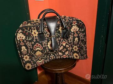 Valigia vintage modello Mary Poppins