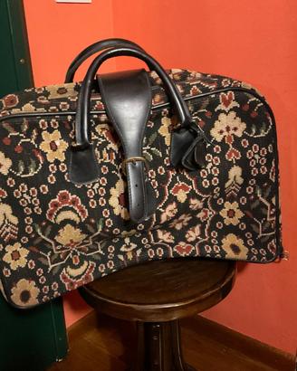 Valigia vintage modello Mary Poppins