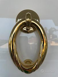 Maniglione e battente per portone