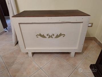 Cassapanca stile industriale decorata shabby chic