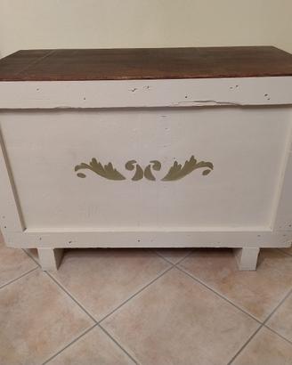 Cassapanca stile industriale decorata shabby chic