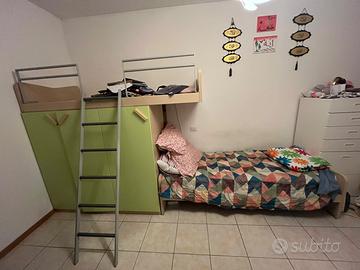 Camera da letto con 3 letti