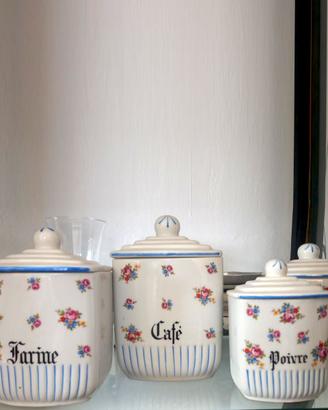 quattro barattoli da cucina in ceramica