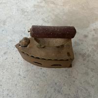 Ferro da stiro antico