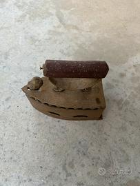 Ferro da stiro antico