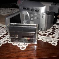 Videocamera con cassetta e coll tv