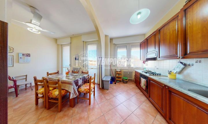 AMPIO QUADRILOCALE IN CENTRO CON BOX