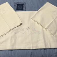 LENZUOLO E FEDERE RICAMATE A MANO