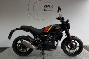 Royal Enfield Guerrilla 450 PLAYA BLACK