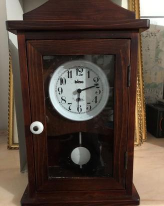 Orologio a pendolo, cassa in legno, marca BINO
