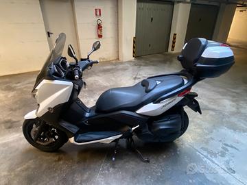 Yamaha X-Max 400