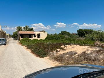 TERRENO FRONTE MARE a Tre Fontane