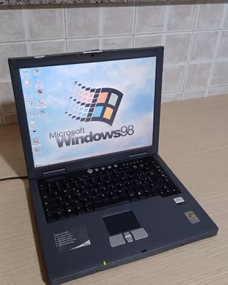 Notebook Acer Aspire 1310 con Windows 98