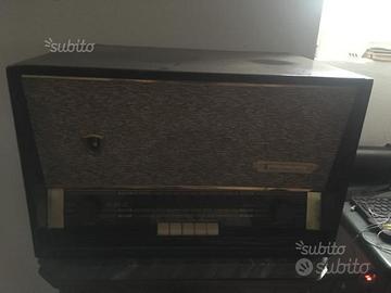Vecchia radio giradischi