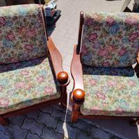 Poltrone in legno massiccio scuro