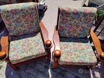 Poltrone in legno massiccio scuro