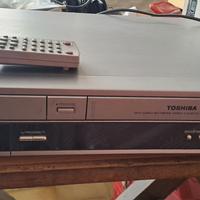 REGISTRATORE E LETTORE DVD E CASSETTE