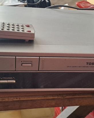 REGISTRATORE E LETTORE DVD E CASSETTE
