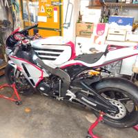 Cbr 1000 rr a pezzi anno 2010 uso