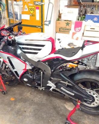 Cbr 1000 rr a pezzi anno 2010 uso
