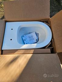 Sanitari Wc e Bidet filomuro di colore bianco