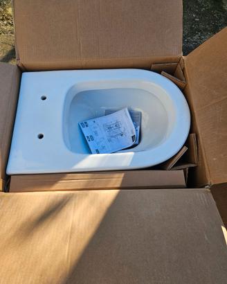 Sanitari Wc e Bidet filomuro di colore bianco