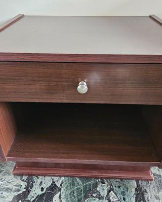 Comodino basso marrone €30