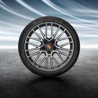 Cerchi da 21 pollici e gomme Michelin invernali.