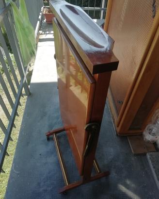 servo muto stira pantaloni