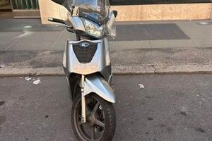 People Kymco 200i anno 2014 26.700 km
