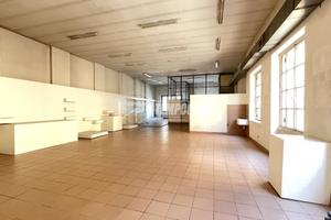 Ampio magazzino - 400 mq con Posto Auto Esclusivo