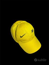 Cappellino Nike Giallo con Logo Nero Doppio Nuovo