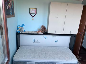 Letto pieghevole con armadietto
